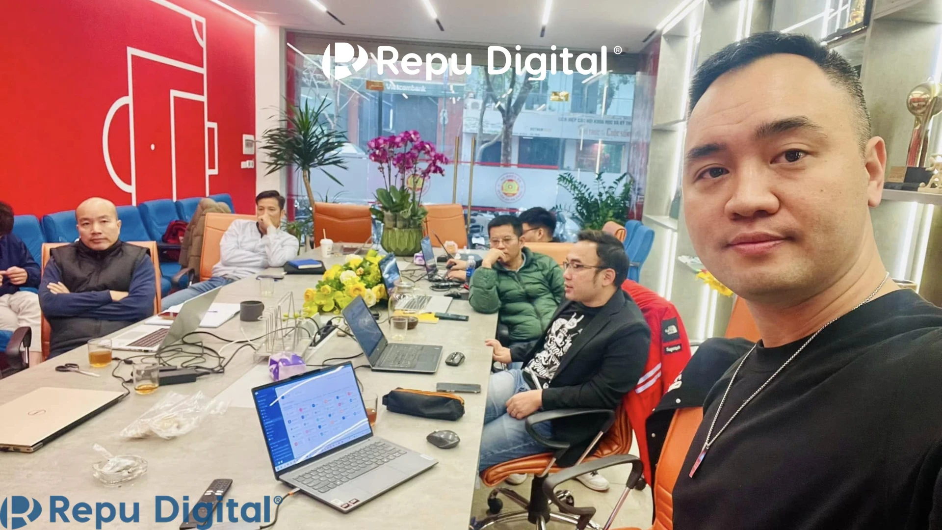 CEO Repu Digital tại buổi triển khai & đào tạo Lark Suite cho CAHN FC